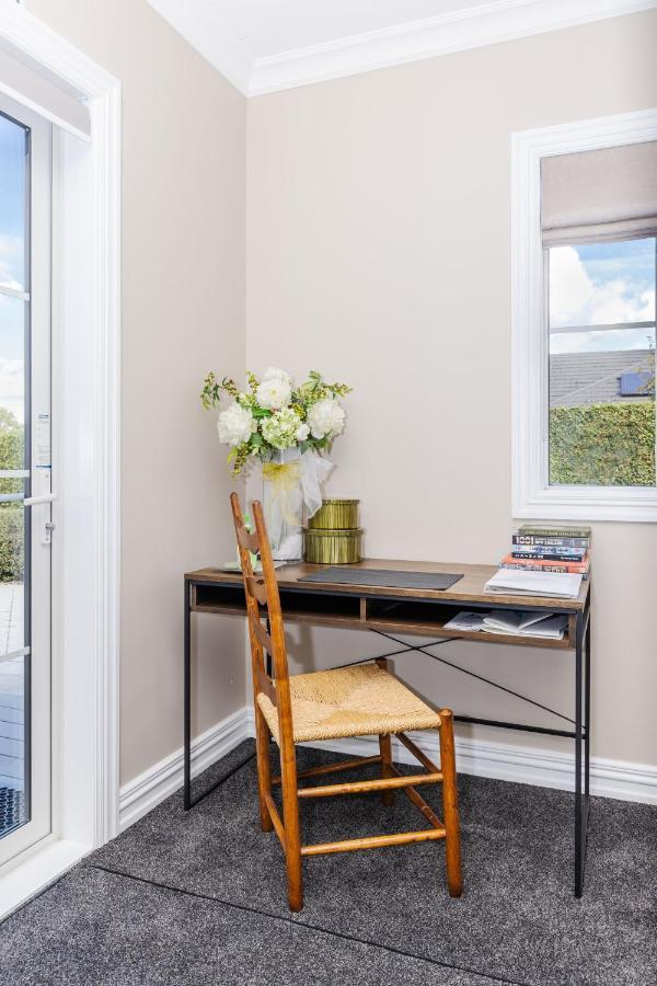 Sweet Magnolia 1 Or 2 Bedroom Suite St Kilda Cambridge With Complimentary Continental Breakfast Exterior foto