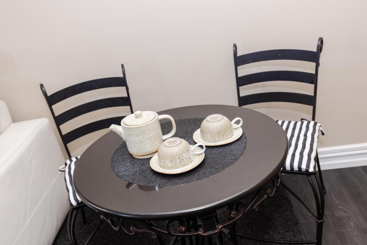 Sweet Magnolia 1 Or 2 Bedroom Suite St Kilda Cambridge With Complimentary Continental Breakfast Exterior foto